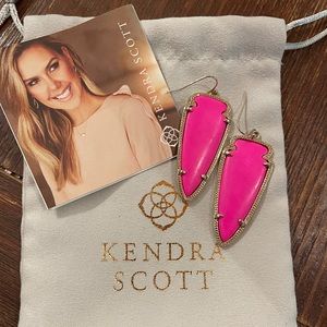 Pink and gold Kendra Scott Skylar earrings😍